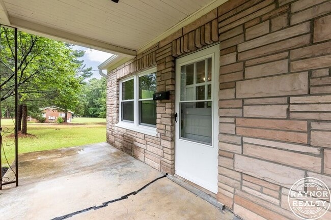 Building Photo - 2230 Cool Springs Rd