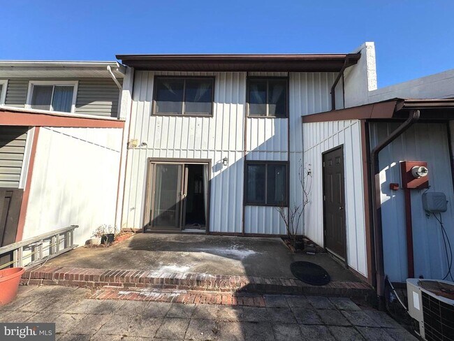 Building Photo - 23 Monarch Dr