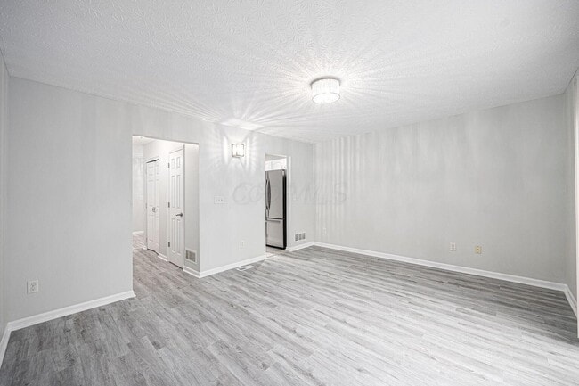 Building Photo - 97 Tarryton Ct W