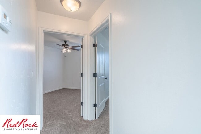 Building Photo - End Unit, DOG-FRIENDLY 3 Bedroom Townhome ...