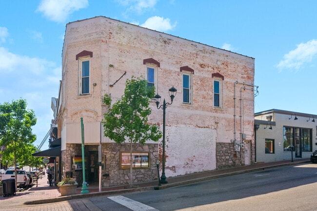 Building Photo - 139 Franklin St