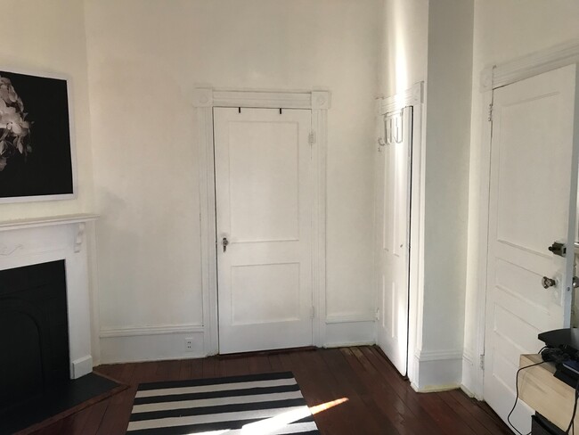 Building Photo - 511 W 37th St