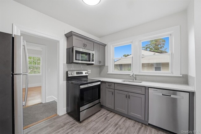 Building Photo - 49 Sylvan Pl