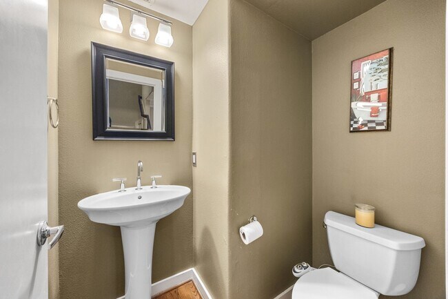 Building Photo - 510 Jackson Hill St