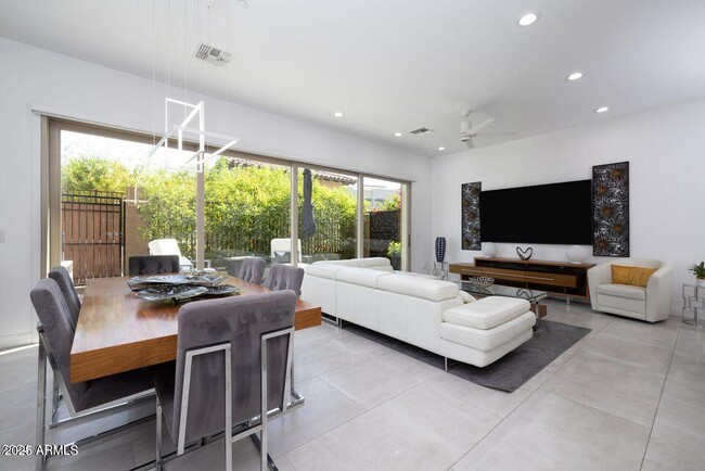 Building Photo - 7347 E Vista Bonita Dr
