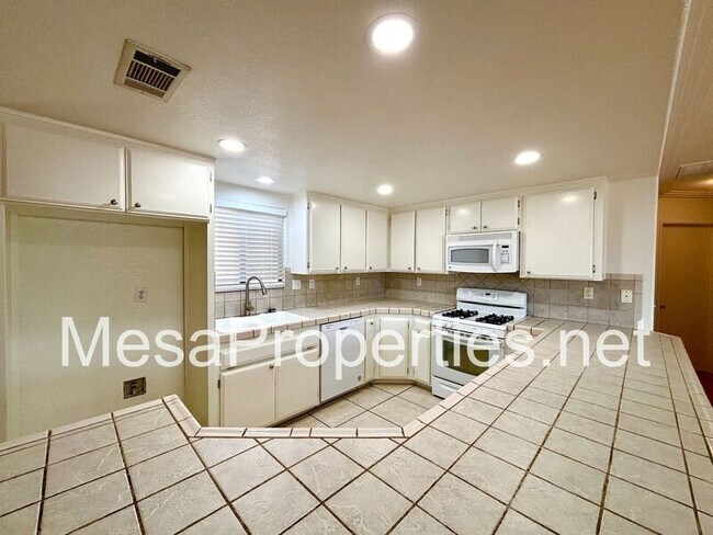 Building Photo - 16441 Majela Ct