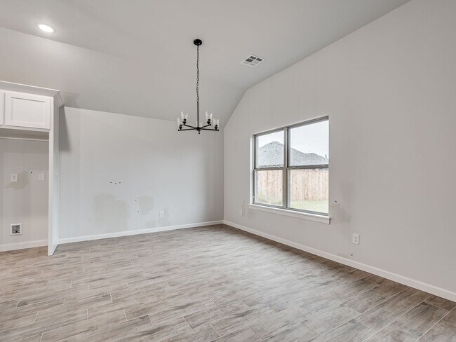 Building Photo - Newer Home in Moore!