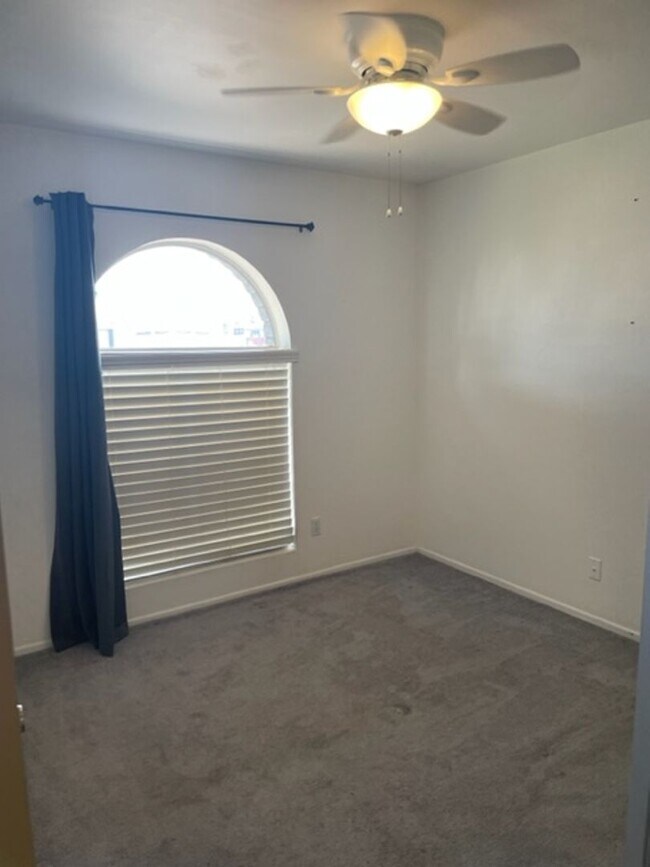 Building Photo - Charming 3 Bedroom Home | Oversized Backyard on Corner Lot