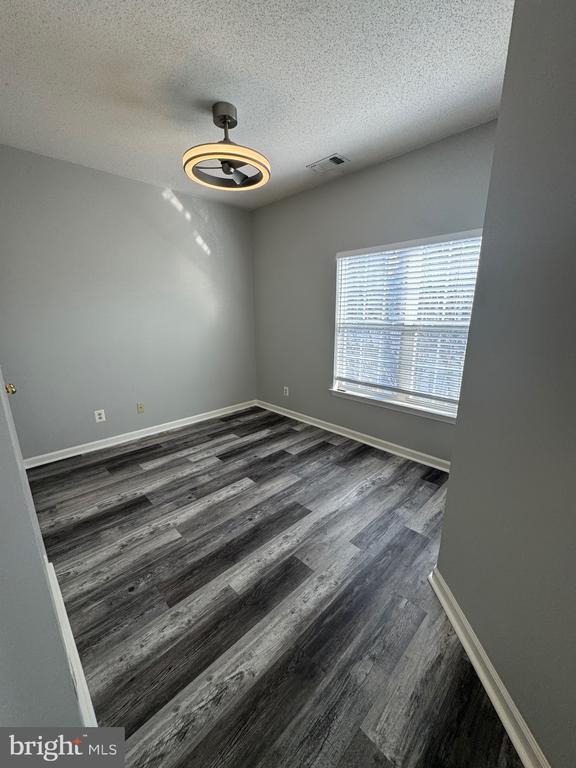 Building Photo - 1716 Lake Shore Crest Dr