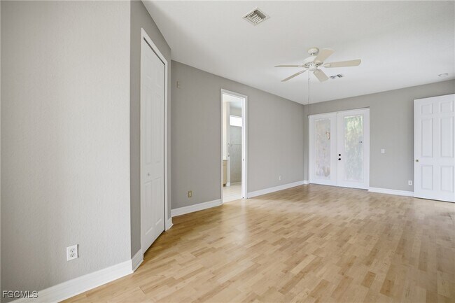 Building Photo - 1012 SE 5th Terrace