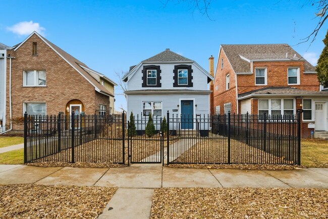 Building Photo - 8824 S Wabash Ave