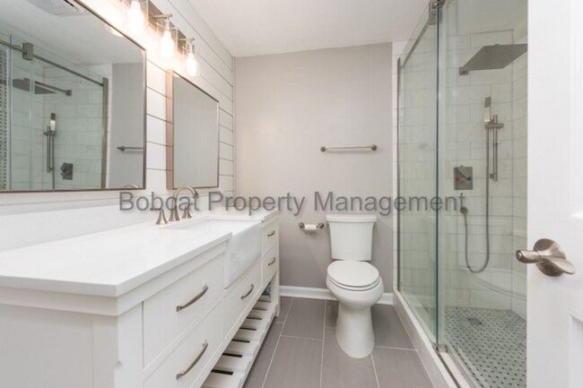 Building Photo - Remodeled 3 bed, 3 bath Home | Includes RV...