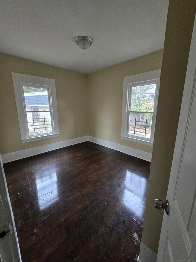 Building Photo - 114 Hurlburt St