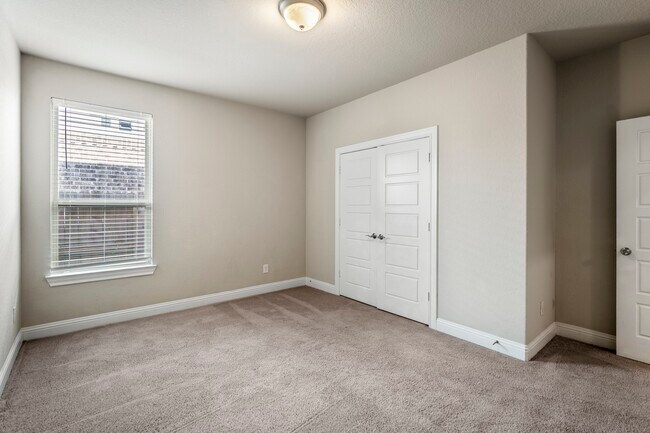 Building Photo - 16719 Highland Country Dr