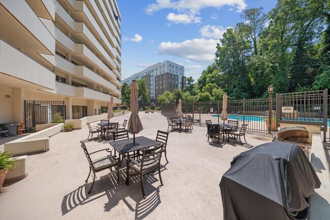 Building Photo - 5300 Columbia Pike