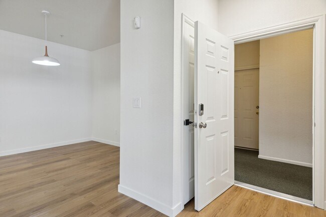 Building Photo - $1,000 DEPOSIT!!!! Fully Remodeled Three Bedroom, Two Bathroom Condo