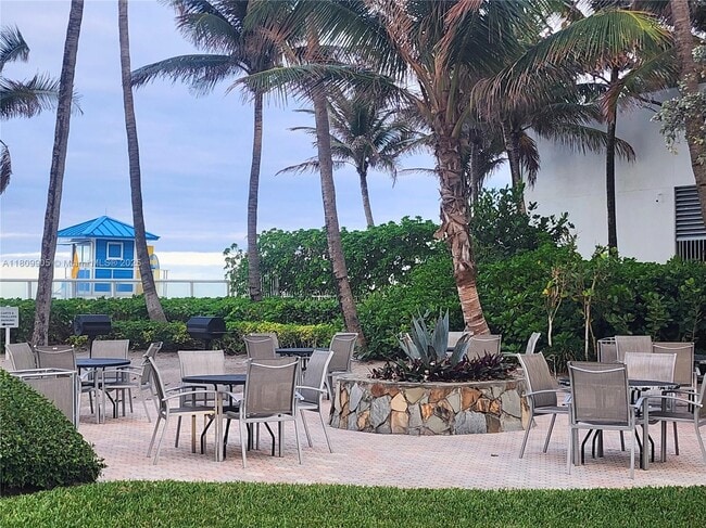 Building Photo - 3000 S Ocean Dr