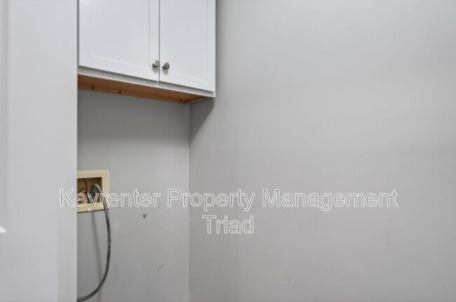 Building Photo - 8022 Linville Rd