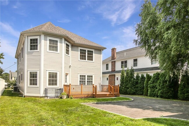Building Photo - 424 Carroll Ave