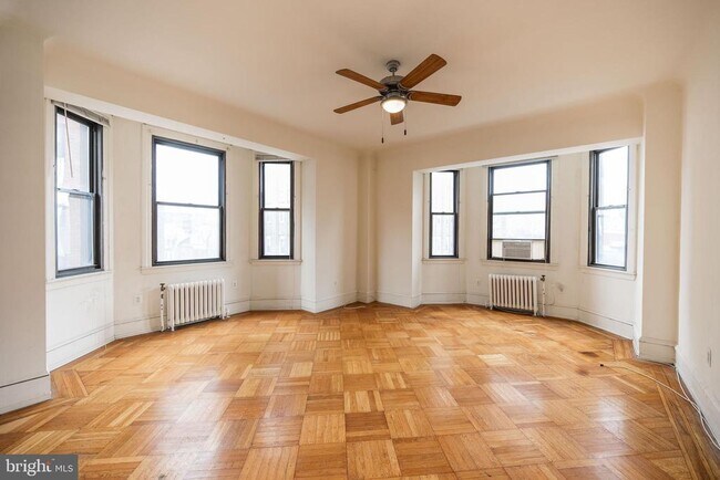 Building Photo - 250 S 13th St