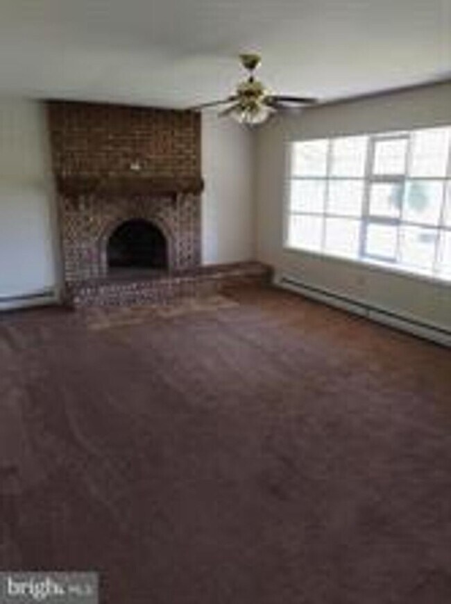 Building Photo - 3 BR Country Home