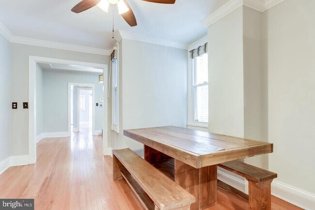 Building Photo - 1417 G St NE