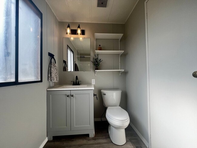 Building Photo - Newly Remodeled 3-Bedroom on Fully-Fenced Lot
