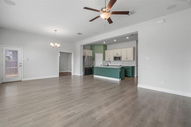 Building Photo - 1440 Lakeview Dr
