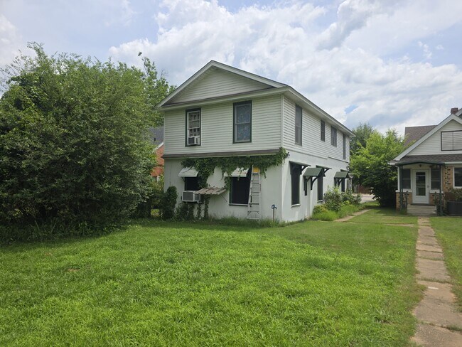 Building Photo - 308 S Rogers St