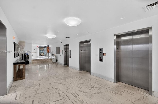 Building Photo - 1000 West Ave