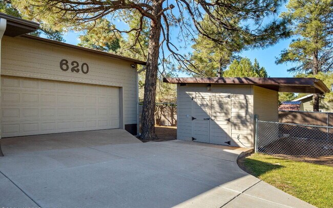 Building Photo - 620 N 1st Pl