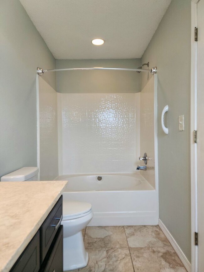 Building Photo - Adorable back yard in Gulf Shores - 3/2