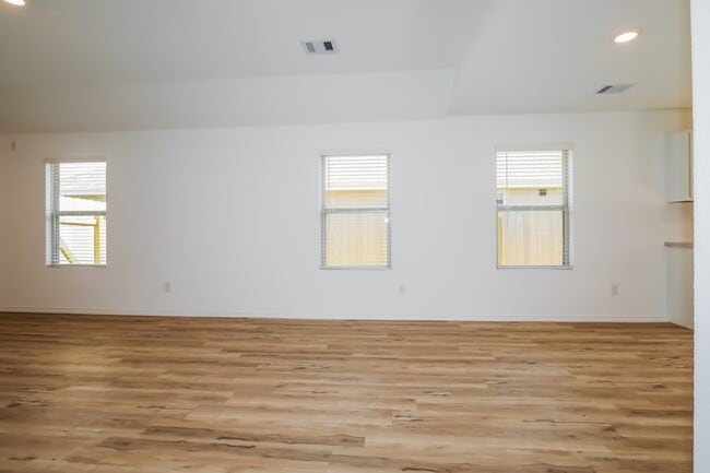 Building Photo - 11052 N Lake Mist Ln