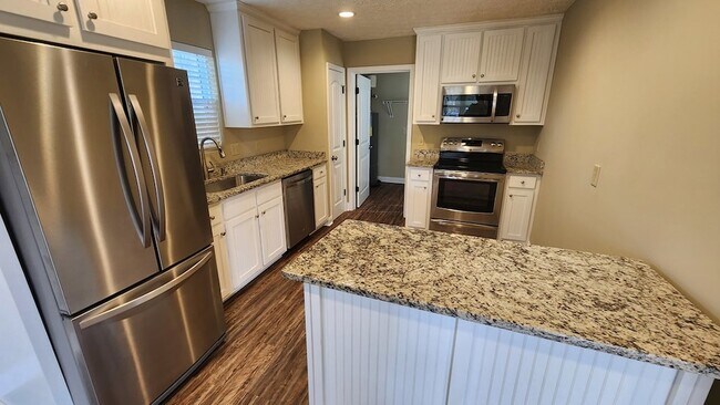 Building Photo - 2702 N Railroad St