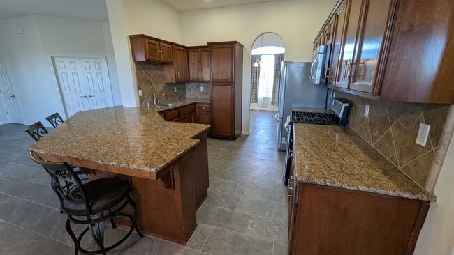 Building Photo - Immaculate 4 Bedroom 2.5 Bath Home in Sierra Meadows