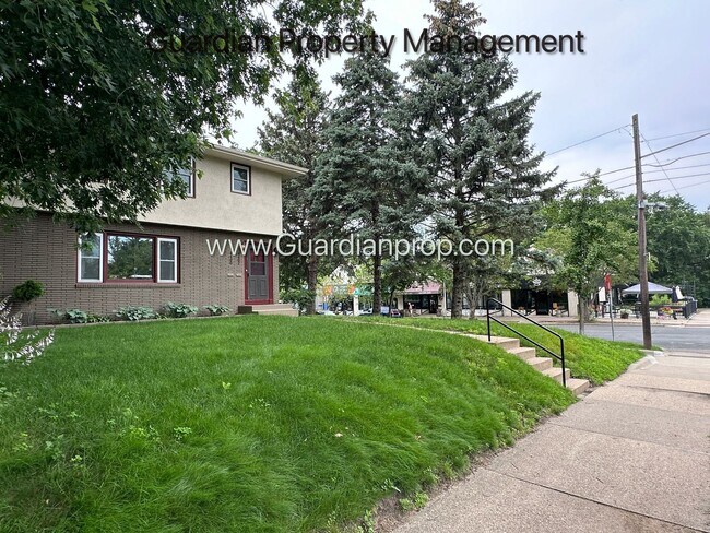 Building Photo - Linden Hills Upper Level Duplex, Fenced Yard, 1 Car Garage, Dishwasher, Storage, Laundry