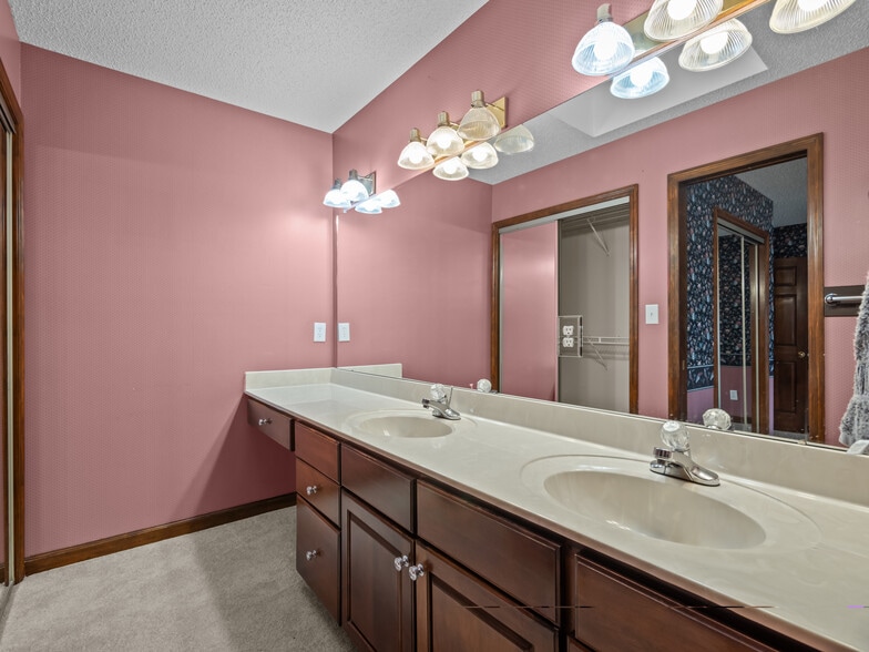 Building Photo - 138 White Oak Bluff Rd