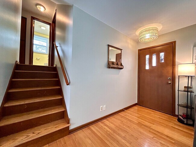 Building Photo - Four Bedroom Home in Southeast Grand Rapids