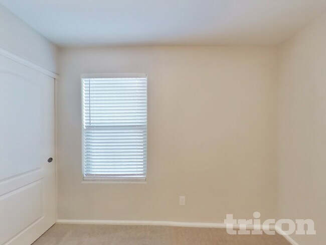 Building Photo - 2111 S 160th Ln