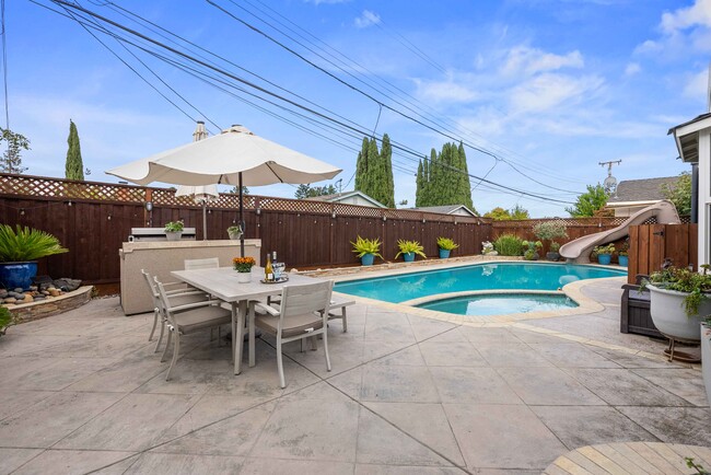 Building Photo - 841 W Latimer Ave