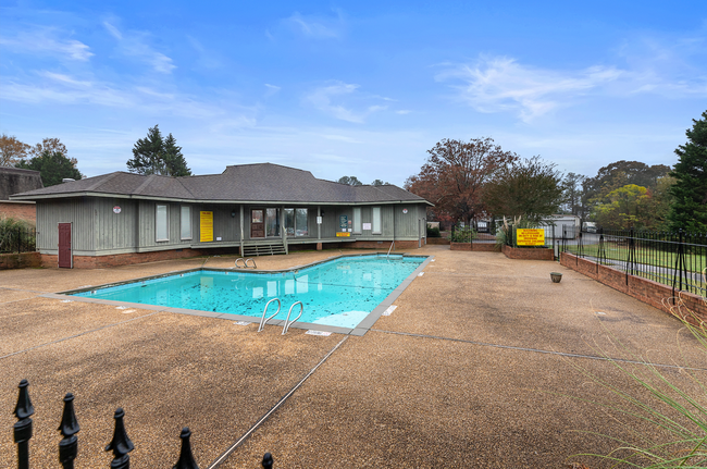 Building Photo - 2/1.5 Oakwood Townhome