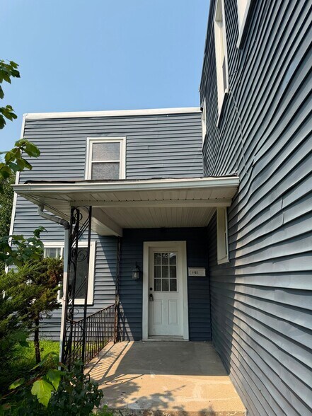 Building Photo - 1902 S Delaware St