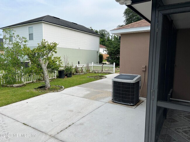 Building Photo - 6580 Gentle Oaks Dr N