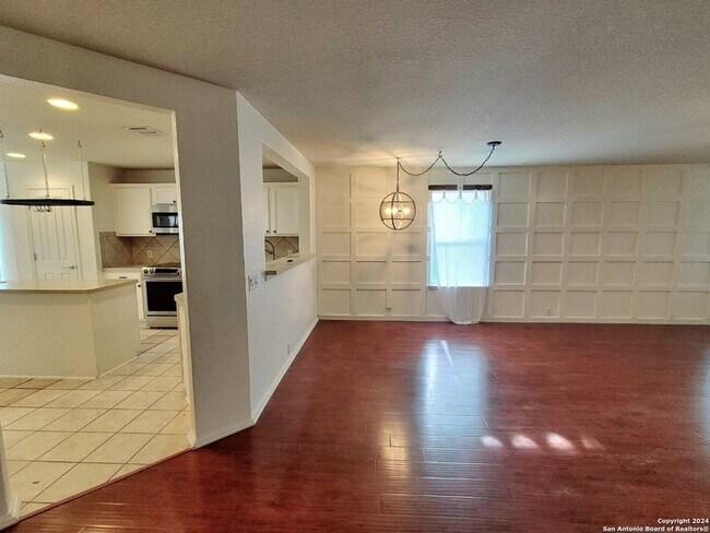 Building Photo - 555 Planters Pass