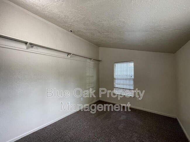 Building Photo - 524 W 1st Ave