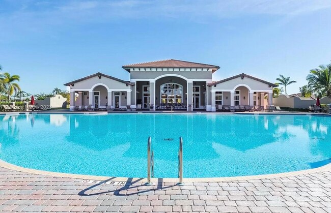 Building Photo - Live in this spacious 2 bedrooms, 2 full b...