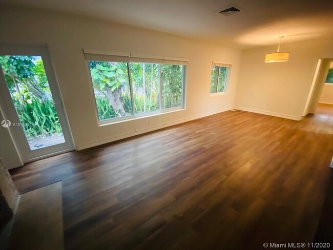 Building Photo - 800 Andalusia Ave