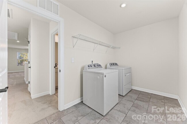 Building Photo - 5811 Fenway Dr