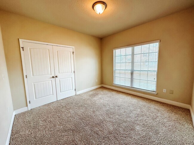 Building Photo - Well maintained 4 bedroom home with 2 car garage