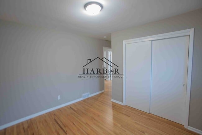 Building Photo - Single Family Home in SW Rochester with Fu...
